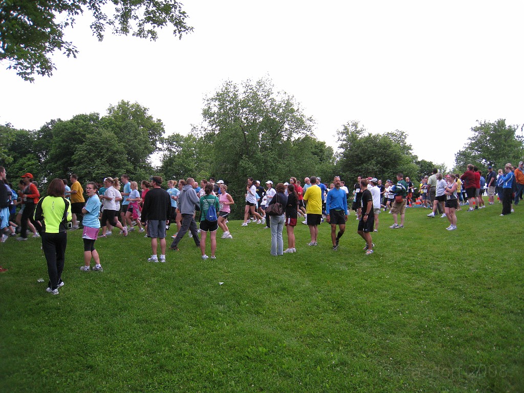Flirt w Dirt 2009 060.jpg - The Flirt with Dirt 10K held by Running Fit on June 13, 2009. This is part two of the three part Serious Series held each year. It is run at Lakeshore Park in Novi Michigan.